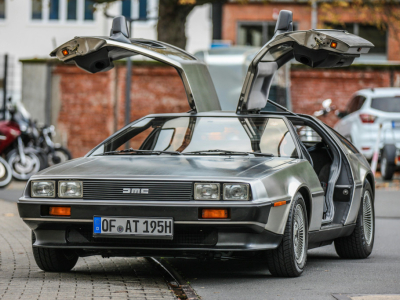 DeLorean DMC-12 : L'Étoile Filante Venue du Futur